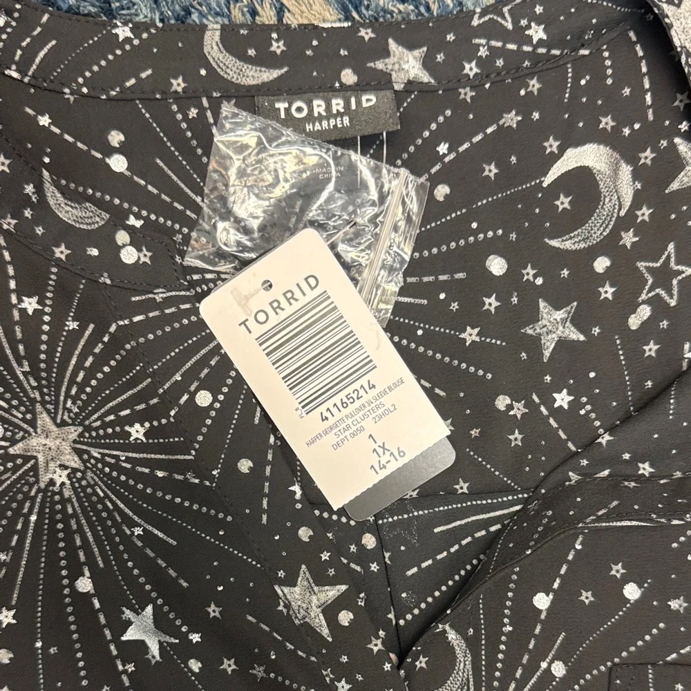 NEW Torrid Black and Silver star chiffon tunic roll-tab blouse size 1X(14-16) - Picture 2 of 14